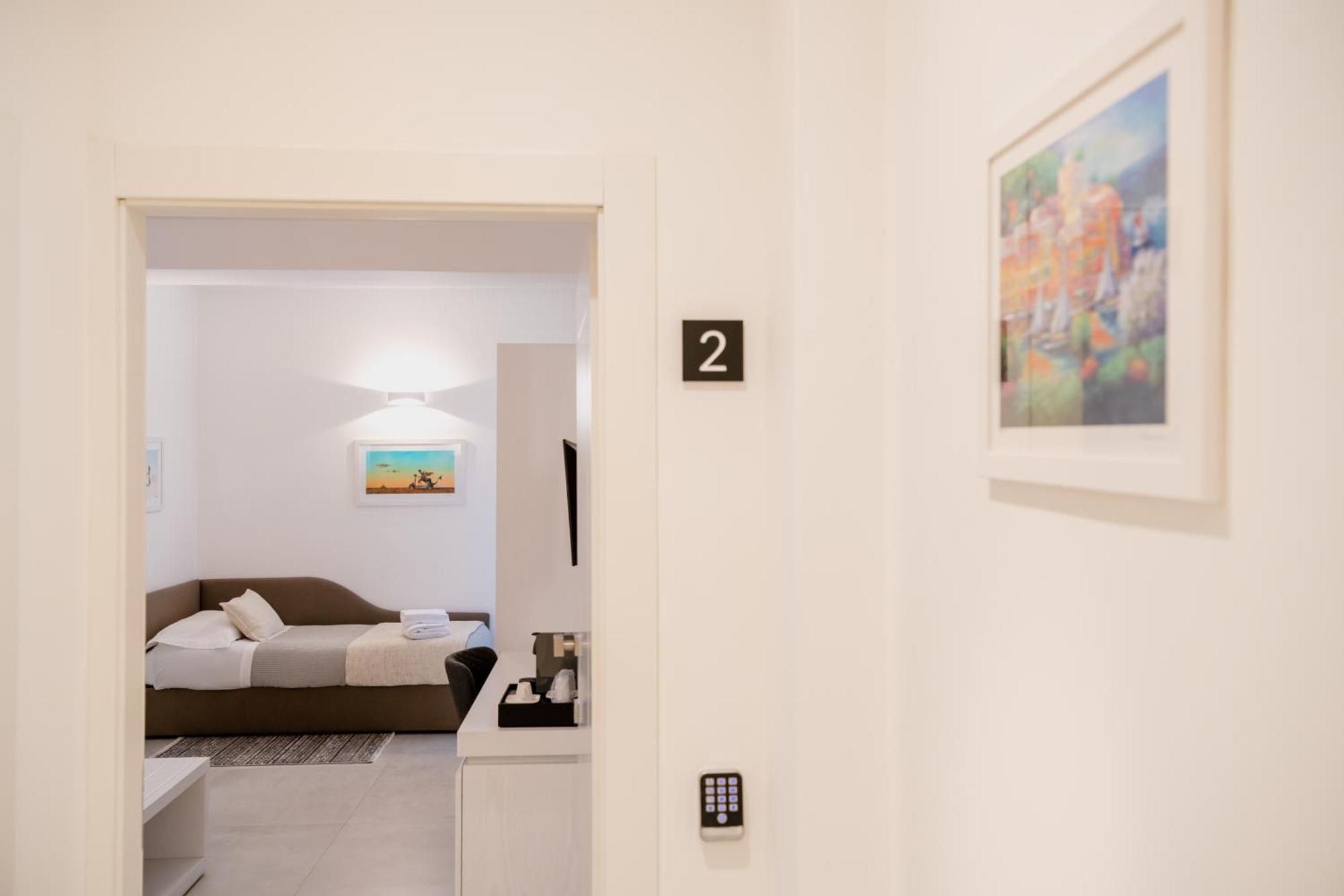 Lo Studio Di Viale Lo Re Camere & Caffe' レッチェ エクステリア 写真