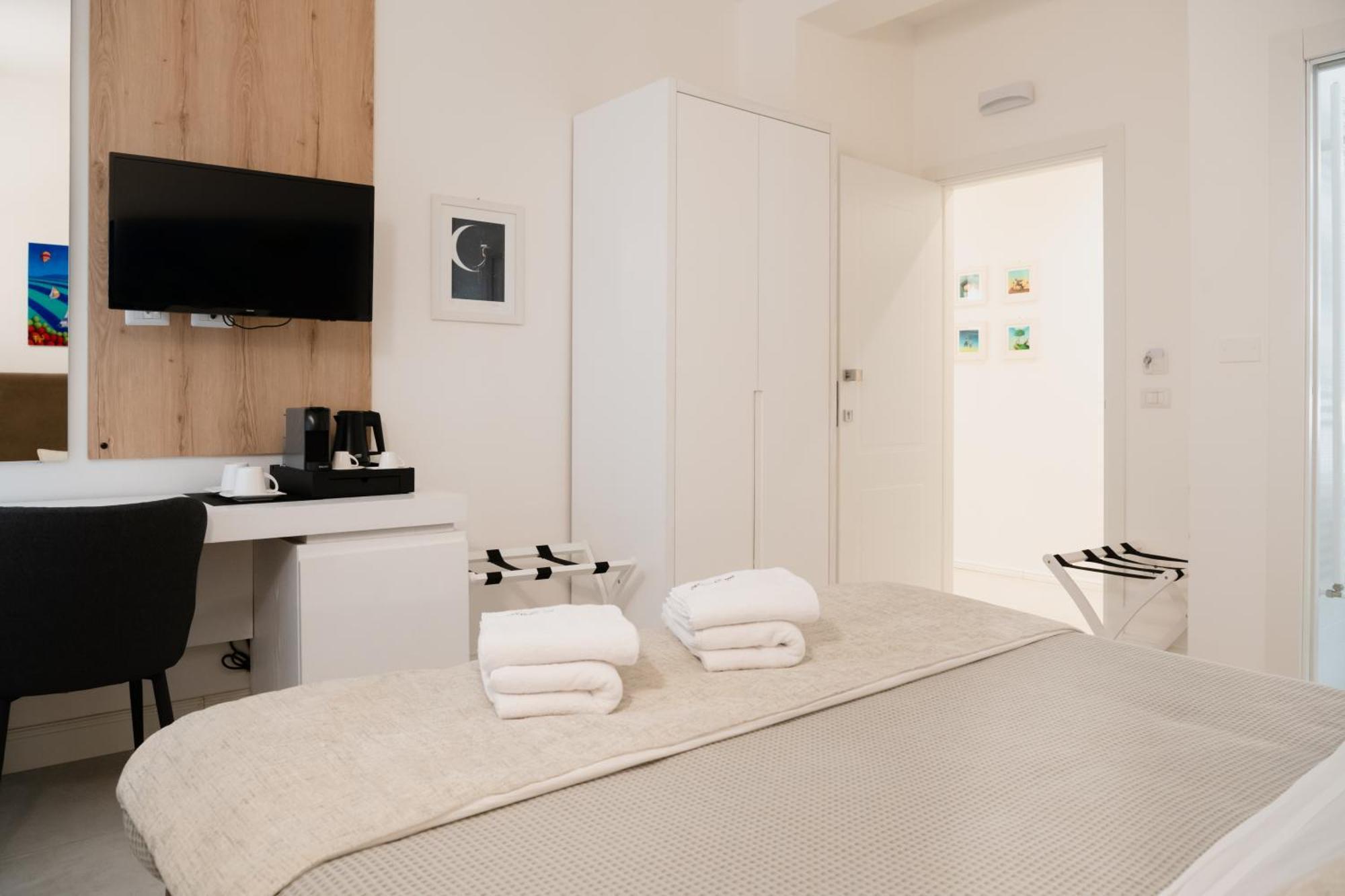 Lo Studio Di Viale Lo Re Camere & Caffe' レッチェ エクステリア 写真